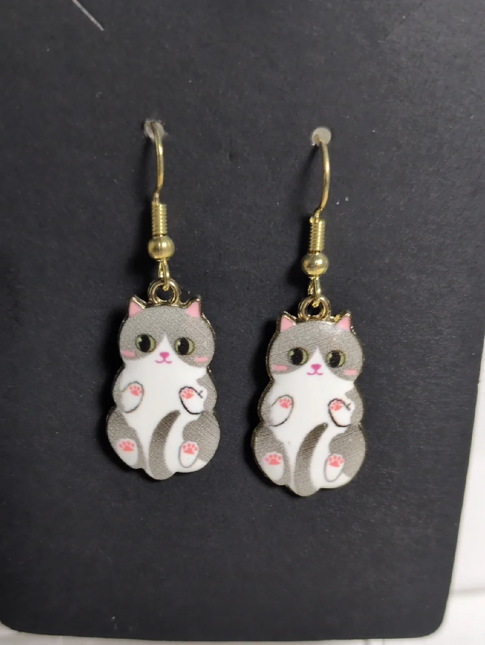 Cute Gray & White Cat Dangle Earrings - Unbranded